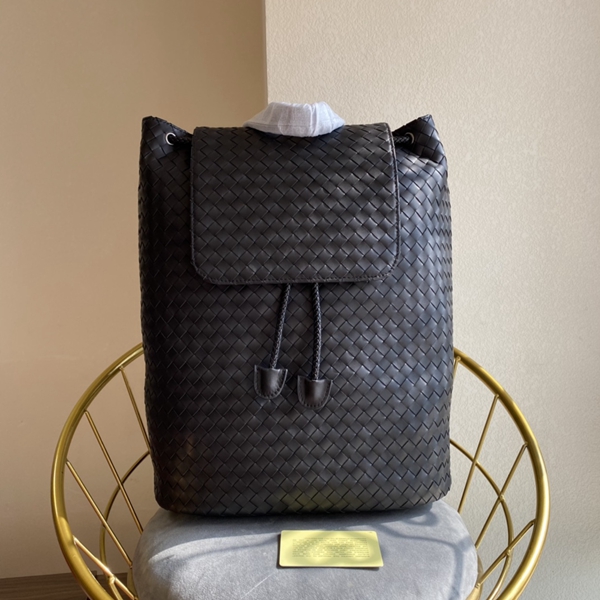 ボッテガヴェネタバッグ背面デザイン